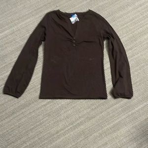 Women’s Lilla P brown top. Brand new with extra button. Size small.